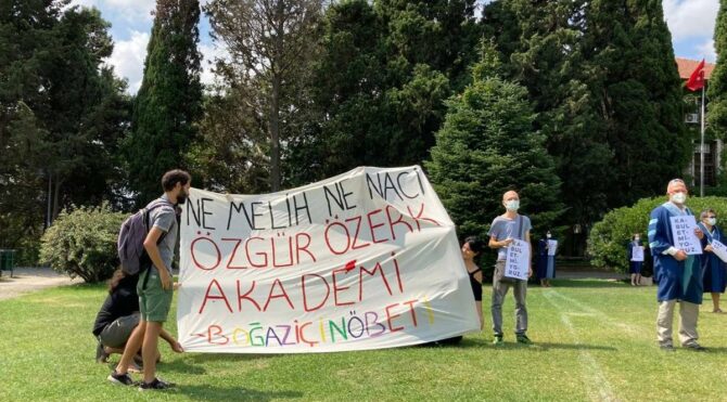 Boğaziçili akademisyenler ve öğrenciler Naci İnci’nin atanmasını protesto etti